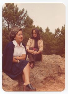 alt Pablo's mum and grandma sitting in two rocks looking sideways from each other